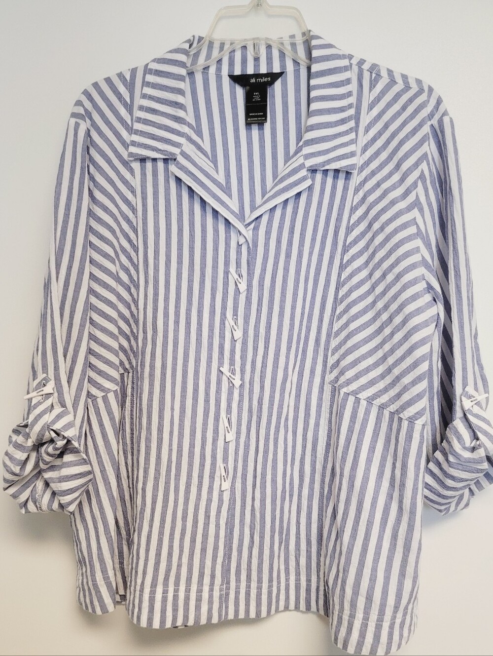 Ali Miles Blue & White Vertical Stripe Button-Front  Roll Tab Sleeve Shirt PXL